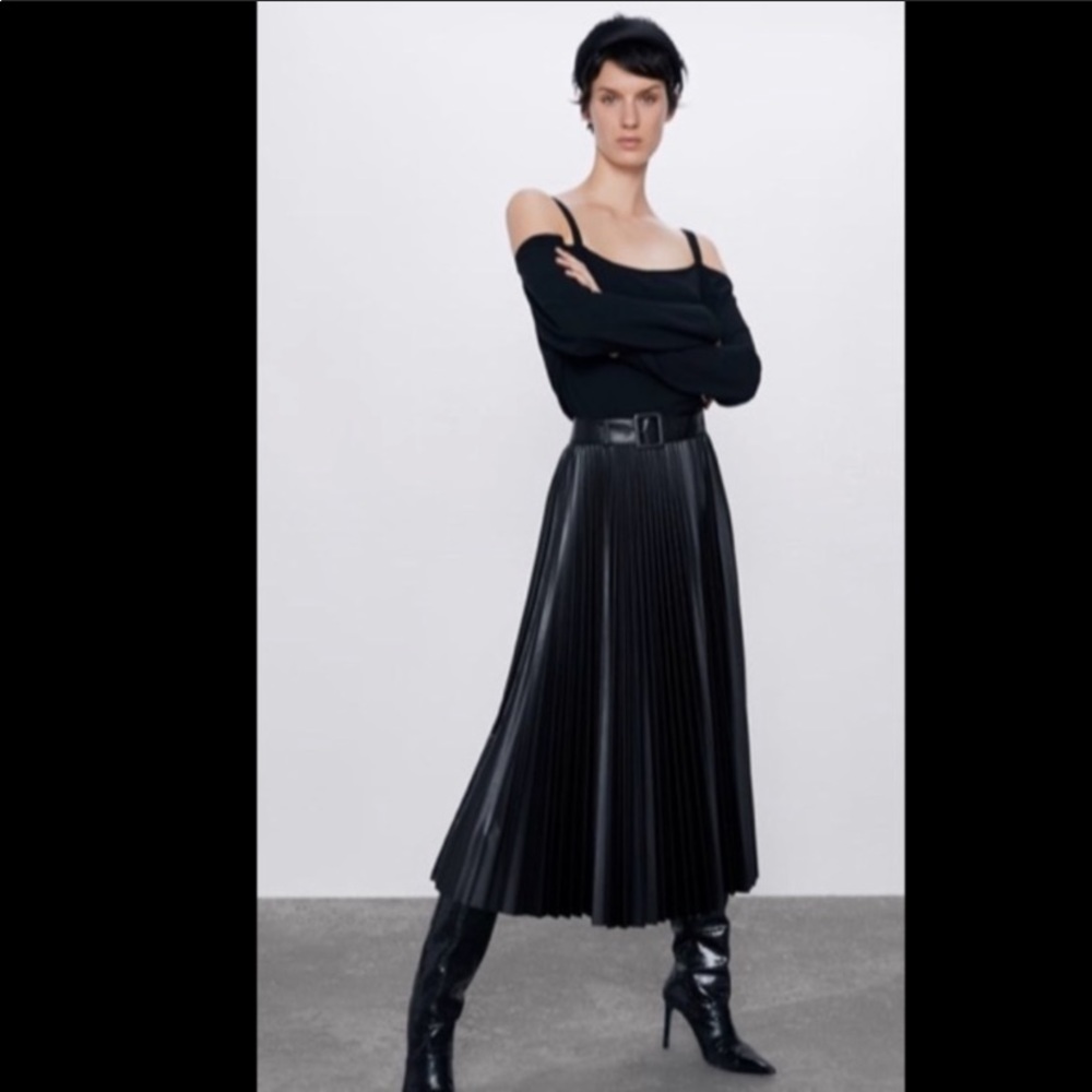 Zara faux leather pleated skirt with belt
